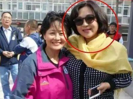 李连杰与前妻黄秋燕3年前罕见同框照,前妻气质不输现任