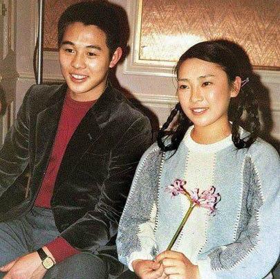 李连杰与前妻黄秋燕3年前罕见同框照,前妻气质不输现任