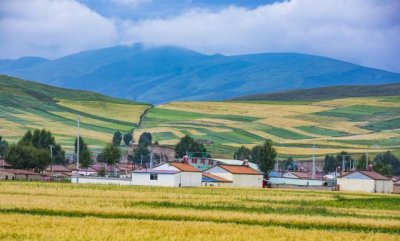 ​阿柔大寺，青海古老的藏传古寺，有着最美的转经长廊却鲜为人知