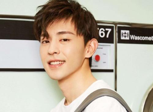 “单眼皮”的5位男星,李现可盐可甜,看到王一博的笑:我沦陷了