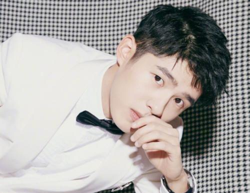 “单眼皮”的5位男星,李现可盐可甜,看到王一博的笑:我沦陷了