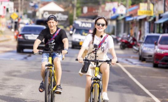 赵薇黄晓明同框，她说的这句话，暴露了两个人的关系