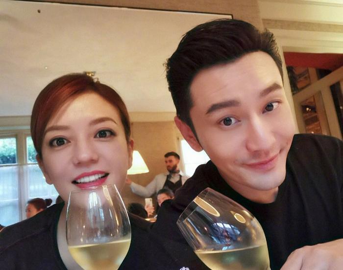 赵薇黄晓明同框，她说的这句话，暴露了两个人的关系