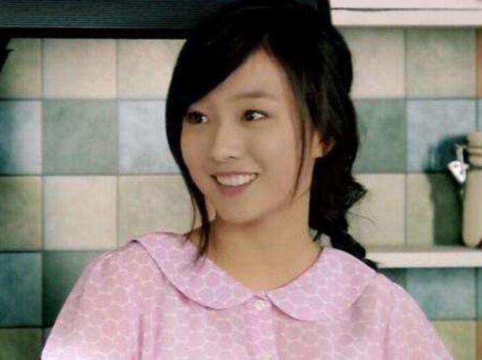 《爱情公寓》中清纯的心凌，曾经是小玉女，8年后化身性感女郎