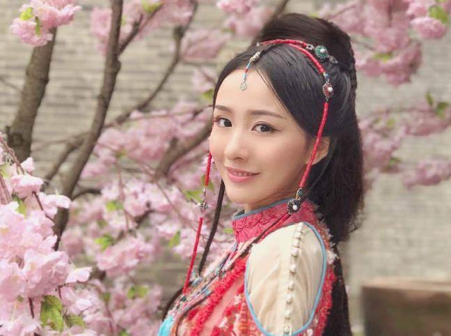 《爱情公寓》中清纯的心凌，曾经是小玉女，8年后化身性感女郎