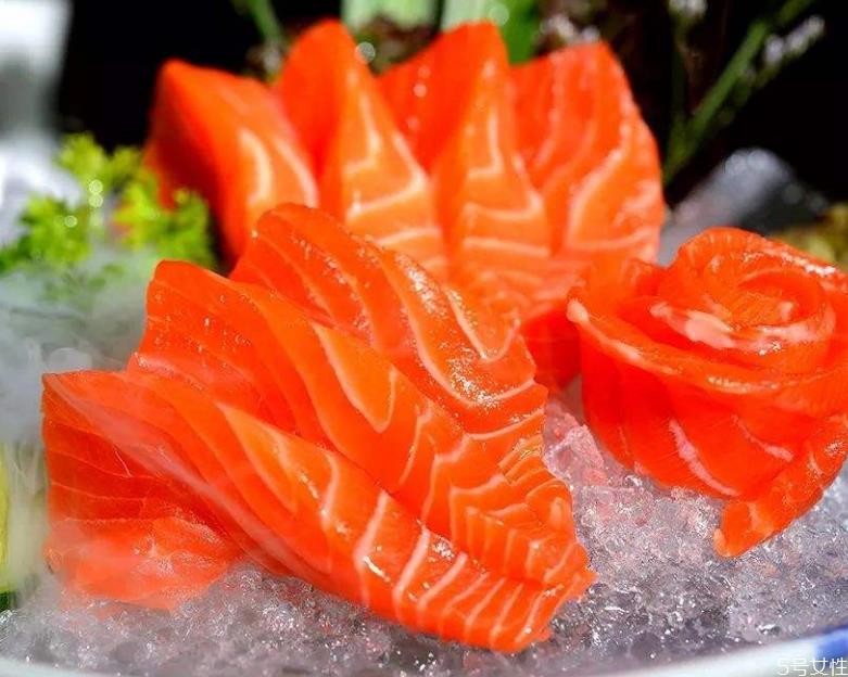 三文鱼怎么看坏没坏 三文鱼为什么要加芥末 三文鱼怎么看坏没坏 三文鱼为什么要加芥末