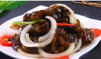 ​炒黑木耳时，下锅就噼里啪啦响？只需掌握这1个小诀窍，轻松解决