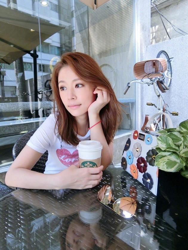 被问及女儿黏霍建华还是林心如，她这样回应