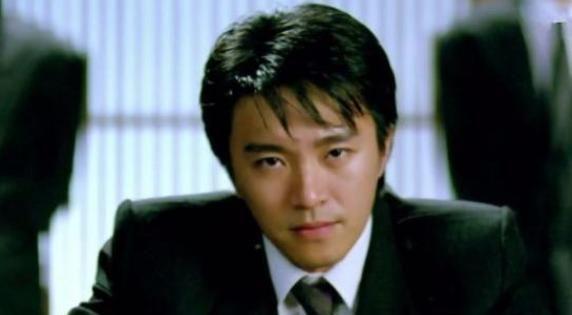 周星驰坠楼身亡“被”去世，伤口似割喉？尸体穿着整齐戴口罩