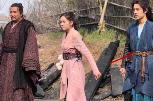 《斗罗大陆》真人版剧照，真人剧中这“宝贝”腰带彻底看懵了