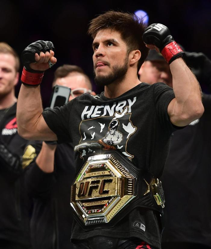 UFC冠军看上约翰塞纳的前女友！尼基贝拉答应约会，姐夫不乐意了