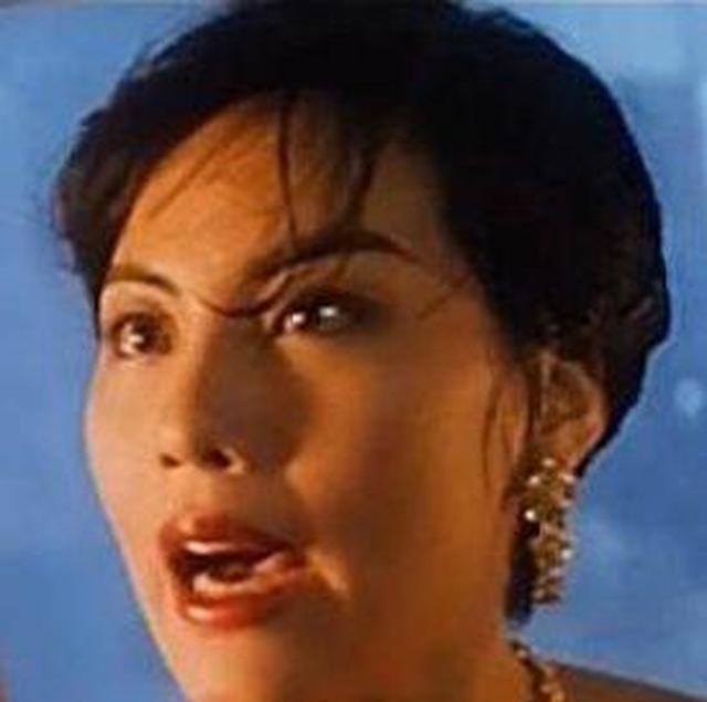 她是87《红楼梦》第一美女，曾遭邓婕嫉妒，为爱痴狂，被母亲逼死