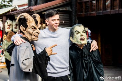 ​罗马尼亚 · 矗立于陡峭山崖上的吸血鬼城堡