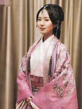 花千骨穿越到蜀山戴额饰美美的古装剧里的额饰美人杨幂拔头筹