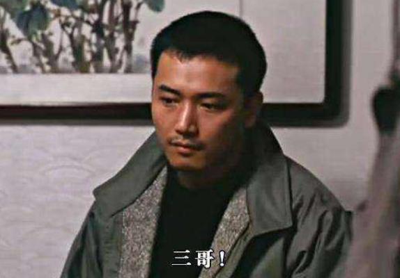 苗侨伟28岁女儿晒性感照，大方秀好身材，曾因玩太疯被老爸臭骂？