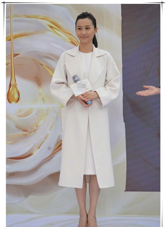 豪门梦碎的陈法拉又结婚啦，穿白婚纱忒清纯，法国老公绅士又帅气