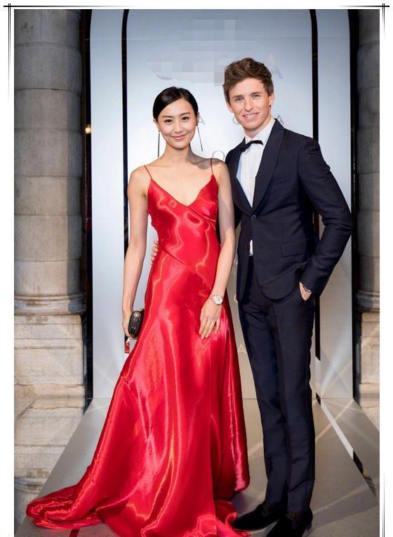 豪门梦碎的陈法拉又结婚啦，穿白婚纱忒清纯，法国老公绅士又帅气