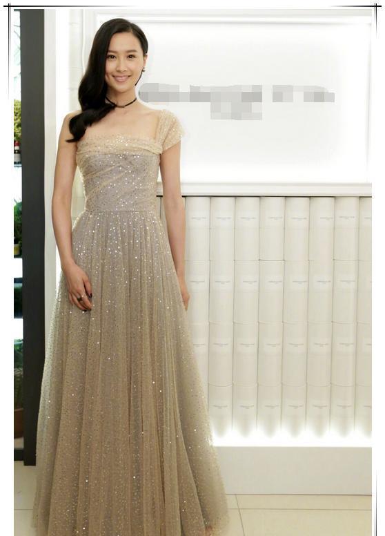 豪门梦碎的陈法拉又结婚啦，穿白婚纱忒清纯，法国老公绅士又帅气