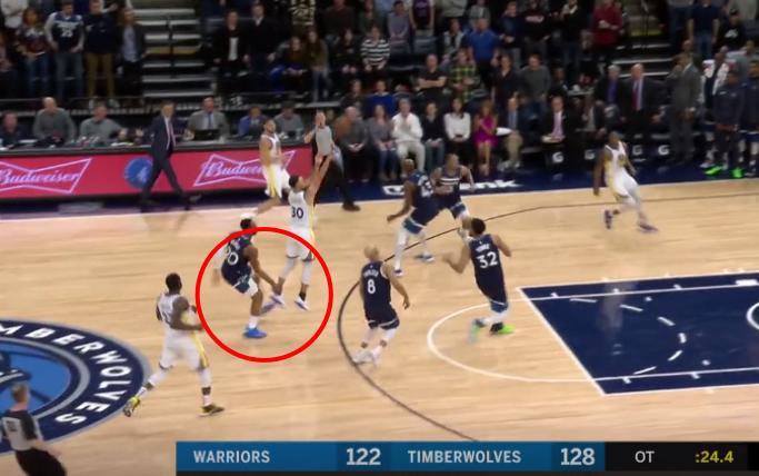 皮了！库里没哨子网友来帮忙，但这护具必定进攻犯规，还隔扣不了