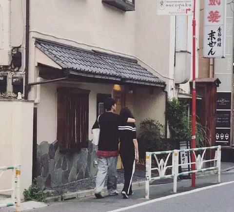 郑爽日本新剧《青春斗》男友张恒千里探班，郑爽大方承认新恋情