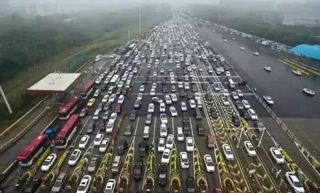 取消省界收费站的好处在哪？车主：中途不再有收费站，方便太多