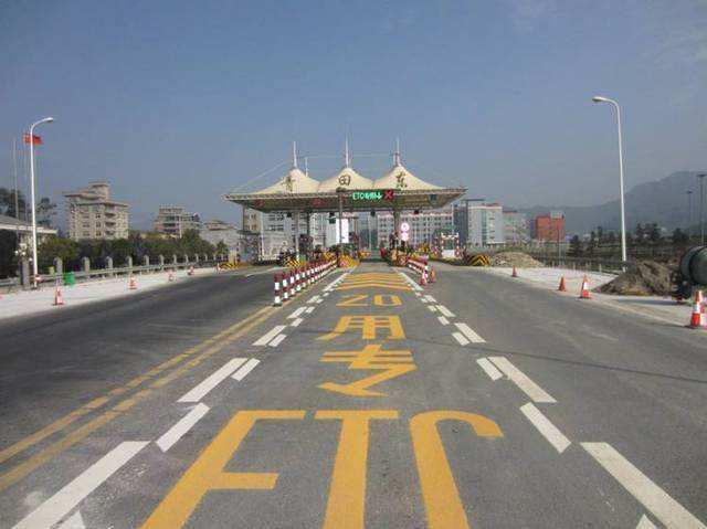 取消省界收费站的好处在哪？车主：中途不再有收费站，方便太多