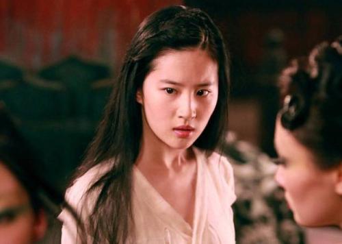 郑爽：新版《倩女幽魂》剧照，网友：确定不是在拍小龙女