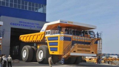 ​世界上载重最大的车，载重高达450吨