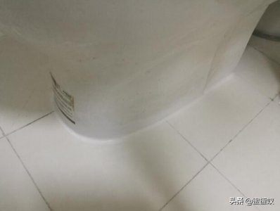 ​马桶一冲水底座就漏水是什么情况？应该怎么办？