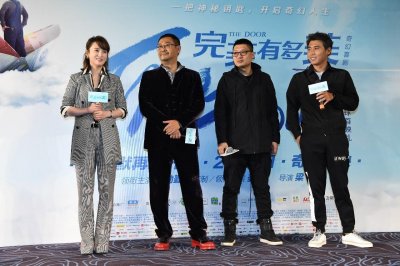 ​“大叔版夏洛特烦恼”《完美有多美》全国点映 17日公映