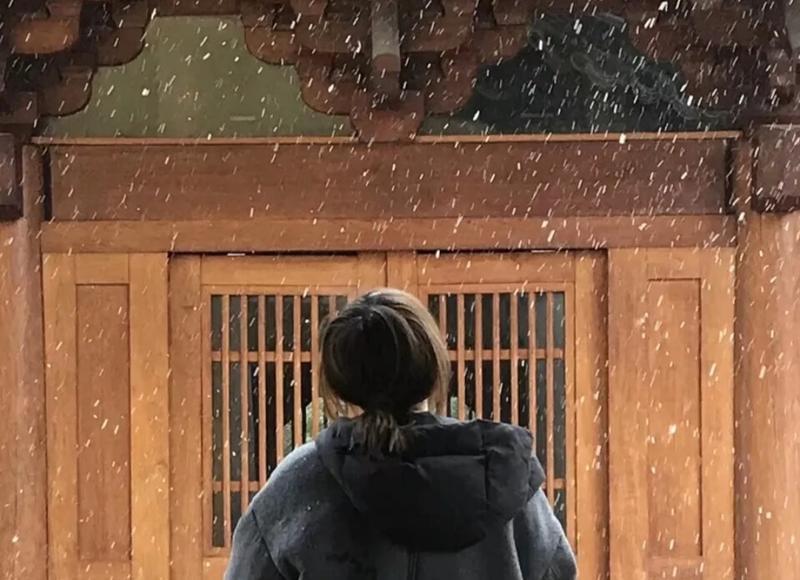 发现老婆出轨告诉对方的妻子，发现老婆出轨后，应该告诉对方的妻子吗？