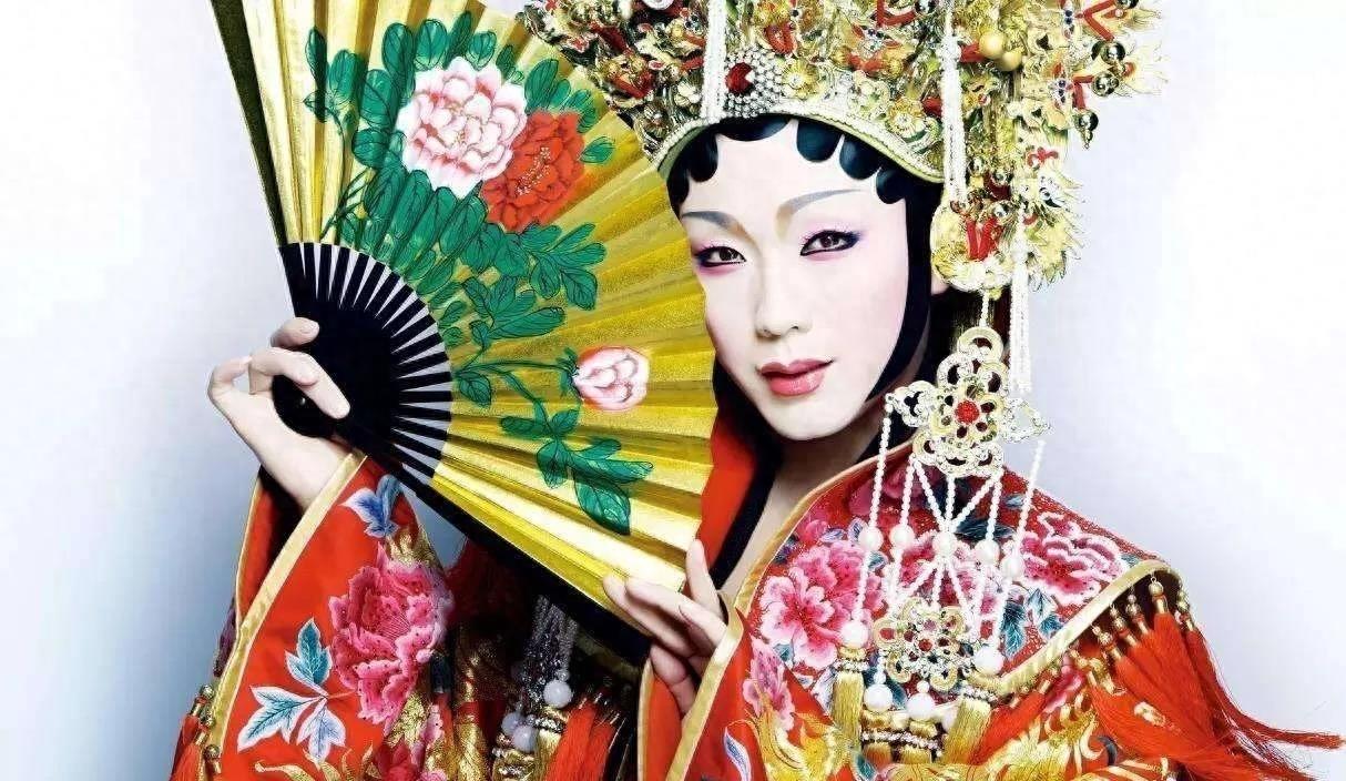 李玉刚《新贵妃醉酒》无缘春晚，网友直呼春晚水分越来越大