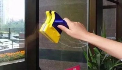 ​玻璃别用纸擦，教你一新法子，省劲不累又干净