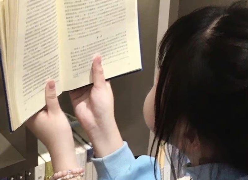 我第一次去男朋友家，他要求我给他哥的两个孩子红包，一个800元