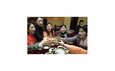 ​怎么跟兵哥哥男朋友聊天找话题(聊天尴尬的时候怎么找话题)