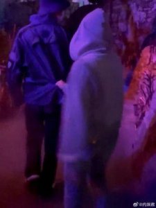 ​王俊凯带全红婵挑战鬼屋，全红婵惊吓薅衣，紧跟王俊凯全程陪伴