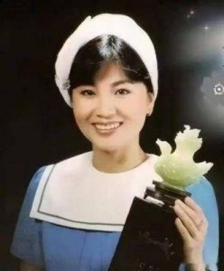 ​泰国女歌手雅达因颈部按摩意外去世，年仅31岁，呼吁重视按摩安全