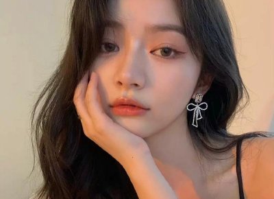 ​女生看心仪男生的眼神是什么样？一眼看穿她喜欢你