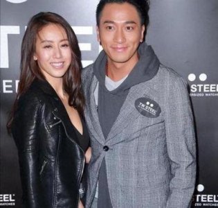 ​香港知名女歌手与吴卓羲恋情告吹，与鲜肉男星过夜引关注，网友呼吁公开恋