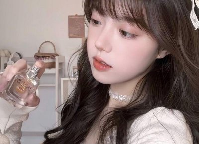 ​和女生打电话怎么找话题聊天？(跟女孩子打电话聊天怎么找话题)