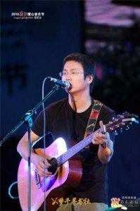 ​揭秘民谣大咖李志：从无名小卒到音乐界翘楚的华丽蜕变