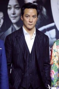 ​吴彦祖近期状况曝光：身材苗条减重，与粉丝互动亲切无距离