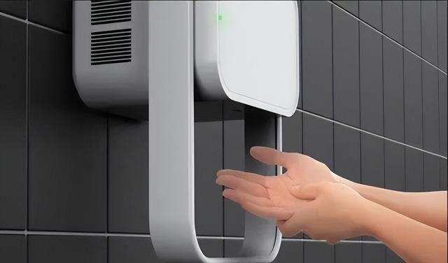 澳媒公布恐怖照片! 警告上厕所千万别碰这个， 狂喷致命病毒