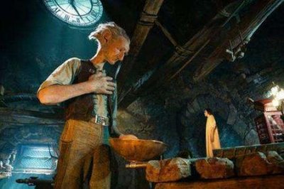 ​撒哈拉沙漠的深度有多少？若将沙漠的沙子挖空，会看到什么？