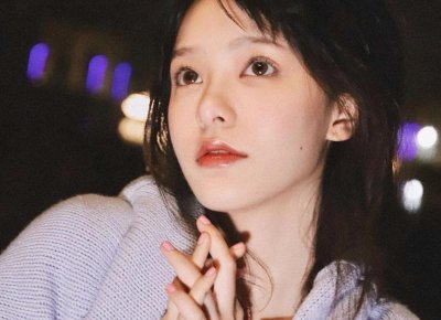 ​女生在宿舍练瑜伽 女生练瑜伽好还是健身好