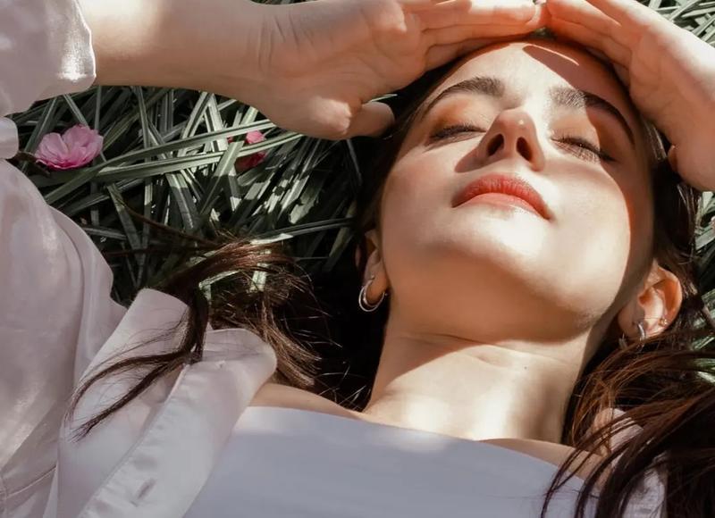 女生哭了怎么哄？哄女生的两个万能方法