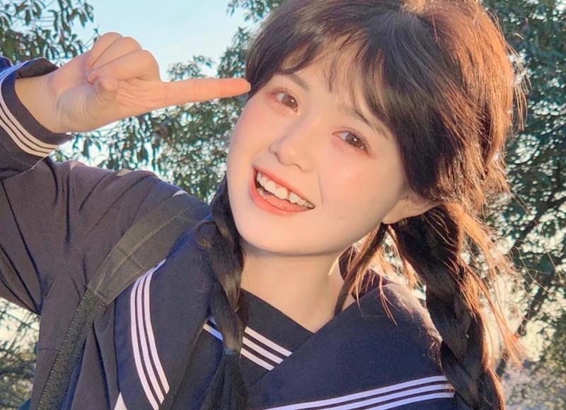 抖音歌曲案牍花香（抖音花香女生版是谁唱的）