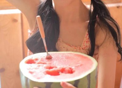 ​女生发抠鼻表情是什么意思？怎么高情商回复