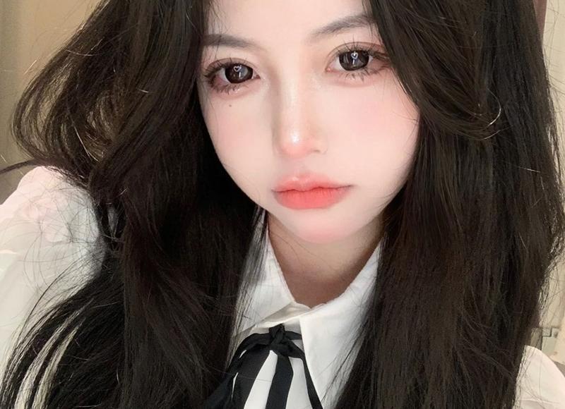 有种女生自带疏离感，她们往往有这四中性格特征(疏离型人格女生特点)