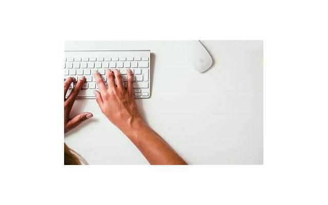 女朋友生气,你应该怎么安抚她? 女朋友生气,你应该怎么安抚她?